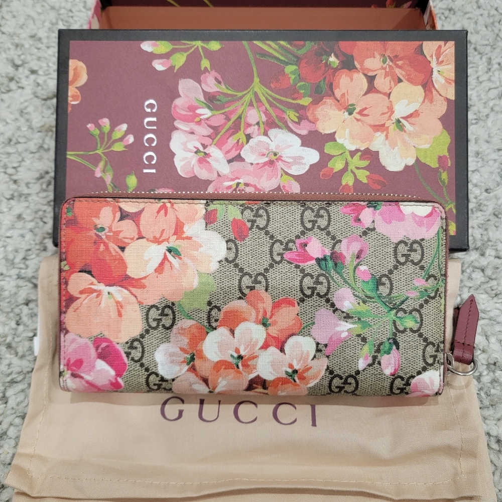 Gucci Women's Bloom Supreme Zip Around Wallet